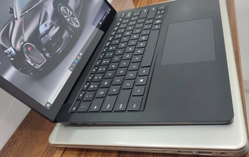 صفحه نمایش  لپ تاپ 3 استوک Microsoft Surface Laptop 3 – i5 8G 256GSSD INTEL