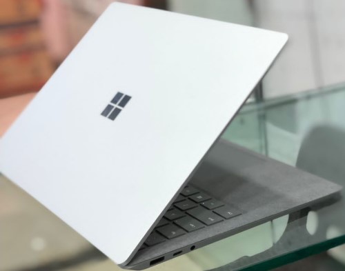ضخامت  لپ تاپ 3 استوک Microsoft Surface Laptop 3 – i5 8G 256GSSD INTEL